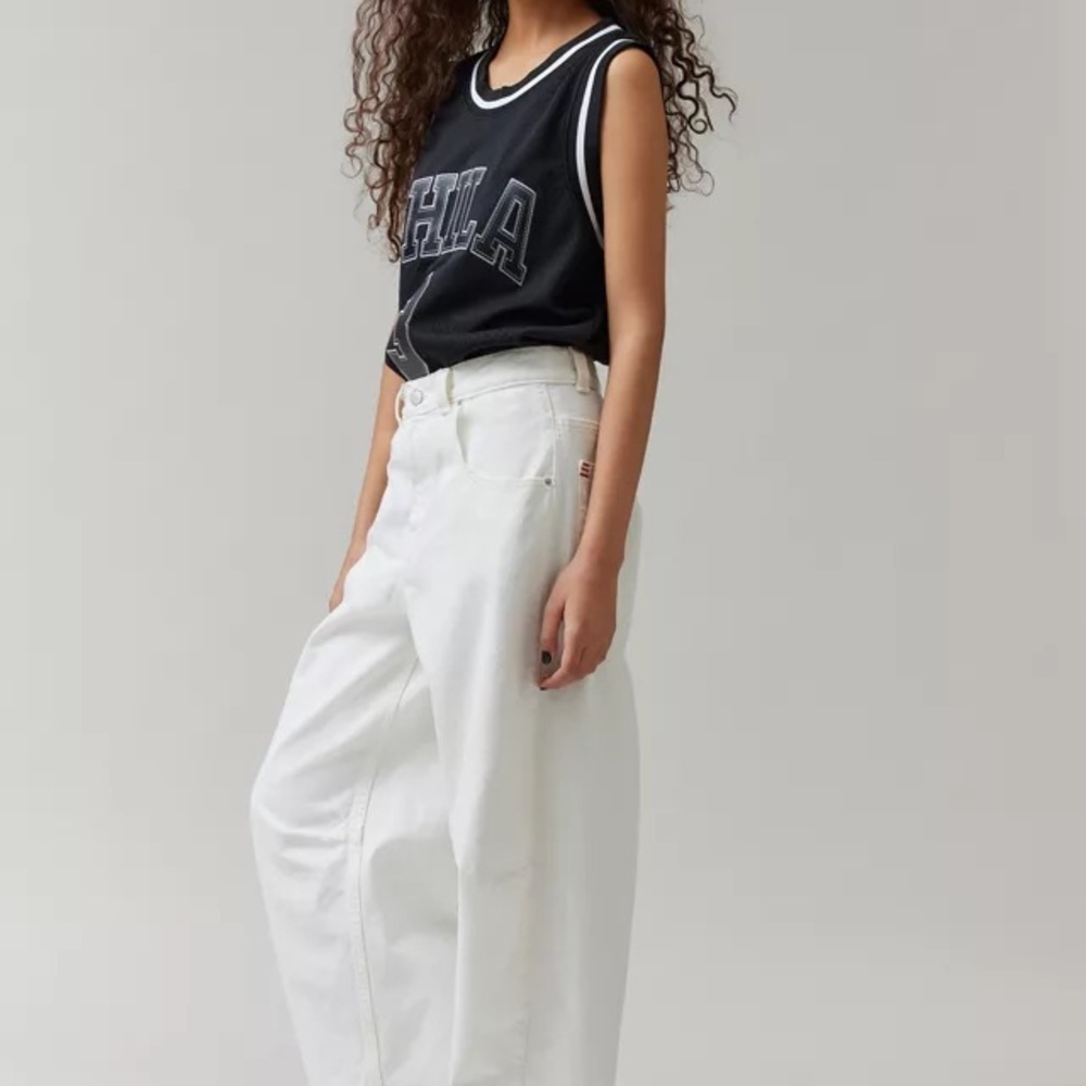 uo bdg rih mid rise barrel jeans white like new